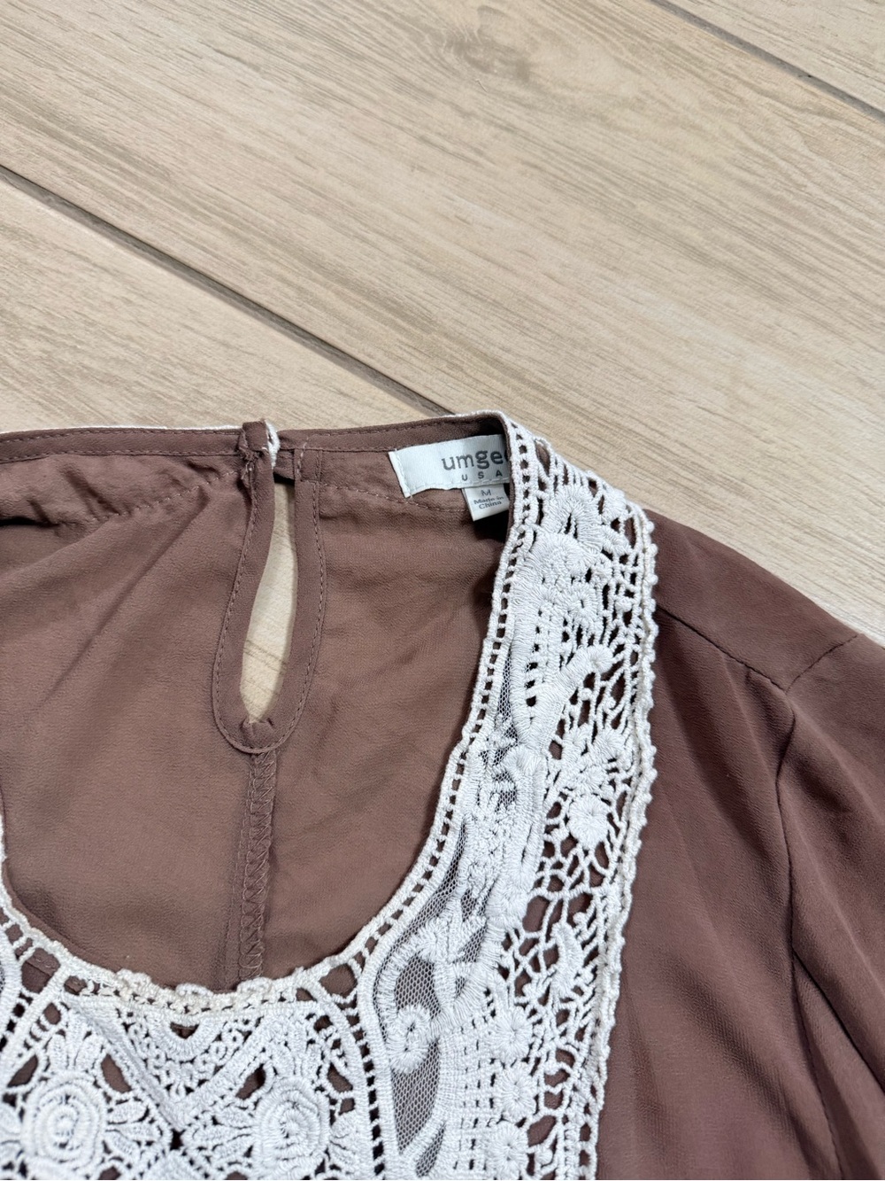 Umgee Womens SizeM Brown Crochet Lace Bib Blouse Flowy Chiffon Boho Festival Top - Picture 3 of 6